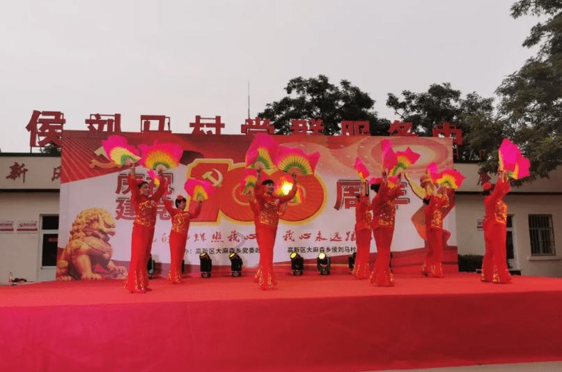 吴倩手绘一桌子武汉美食登热搜，你看她主演的《八零九零》了吗？游戏画面